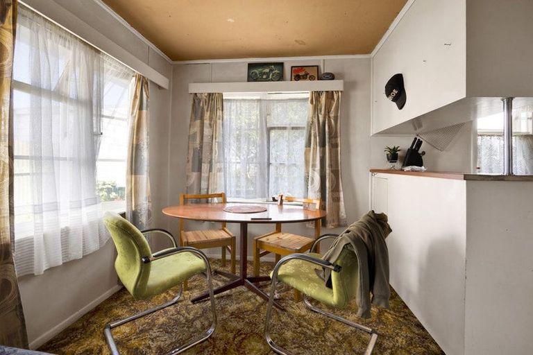 Photo of property in 28 Cambridge Street, Patea, 4520