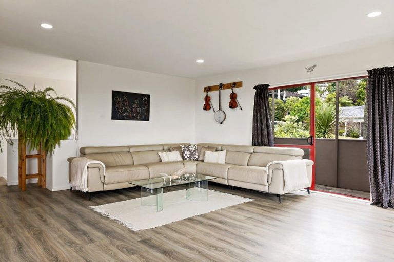 Photo of property in 70 Kate Sheppard Avenue, Torbay, Auckland, 0630