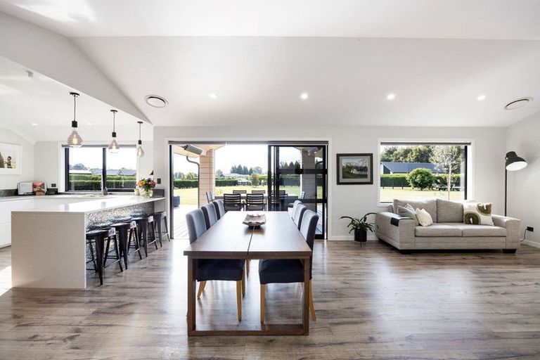 Photo of property in 11 South Oaks Close, Pukemoremore, Cambridge, 3493