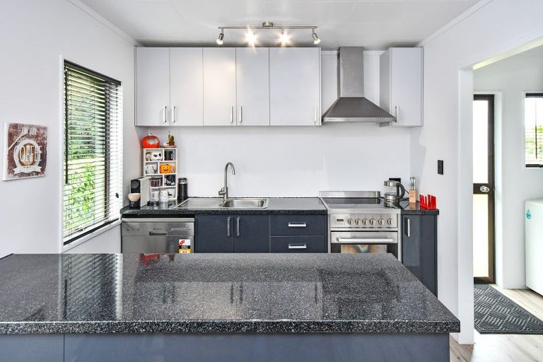 Photo of property in 9b Hazards Road, Weymouth, Auckland, 2103