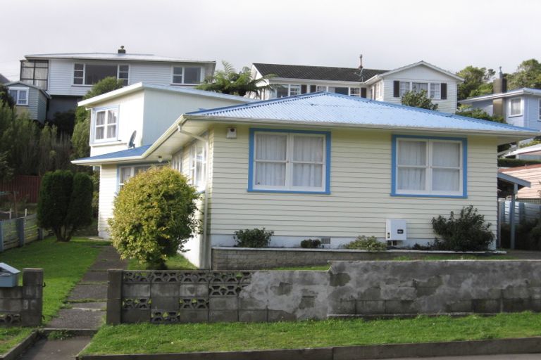 Photo of property in 92 Kenmore Street, Newlands, Wellington, 6037