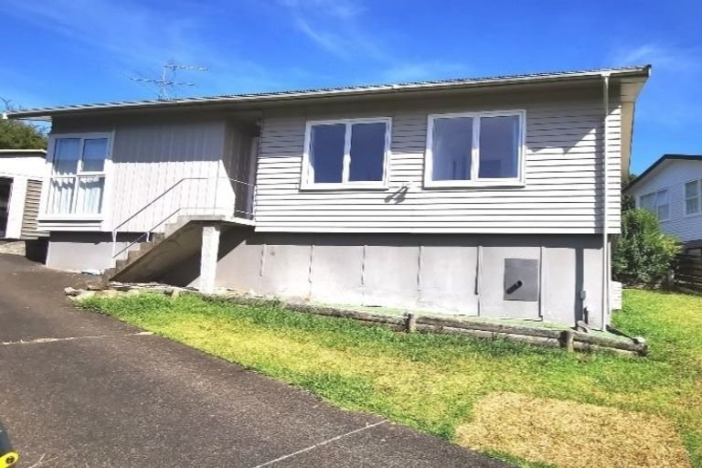 Photo of property in 11 Emirau Place, Glenfield, Auckland, 0629