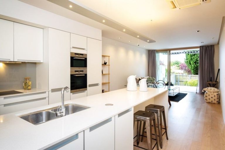 Photo of property in 2/5 Tanner Street, Havelock North, 4130