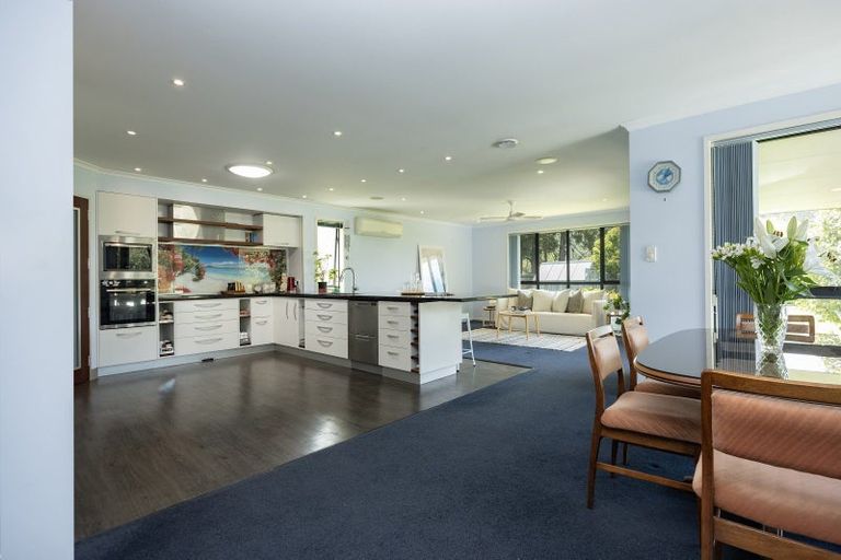 Photo of property in 14 Applemoors Way, Riverhead, 0820