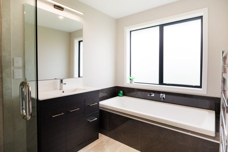 Photo of property in 180 Kingsdale Park Drive, Aokautere, Palmerston North, 4471