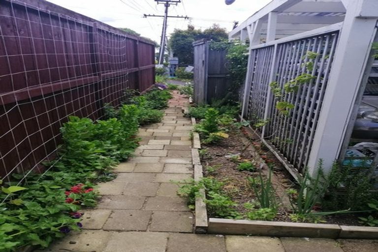 Photo of property in 1/52 Arran Road, Browns Bay, Auckland, 0630