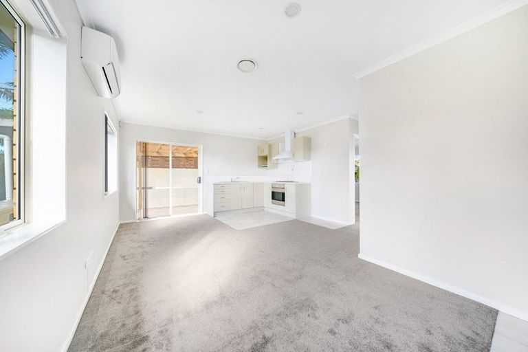Photo of property in 2 Dunaff Place, Flat Bush, Auckland, 2019