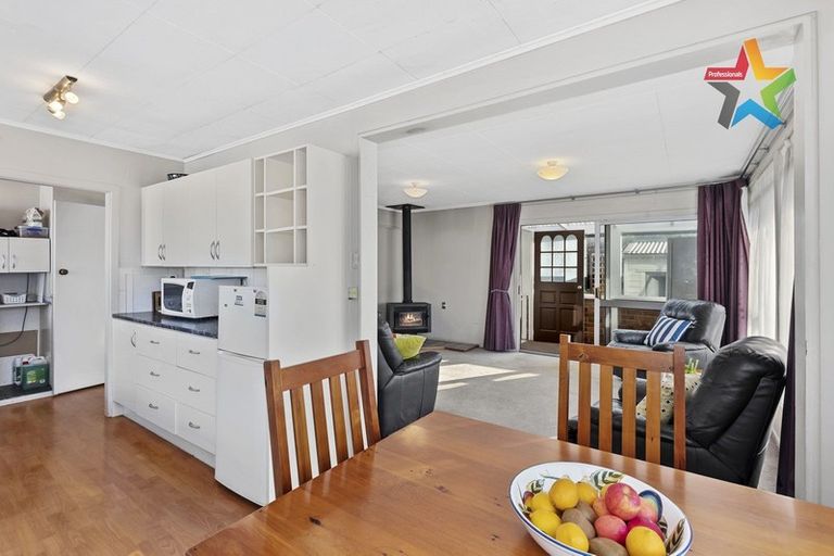 Photo of property in 5 Bird Grove, Stokes Valley, Lower Hutt, 5019