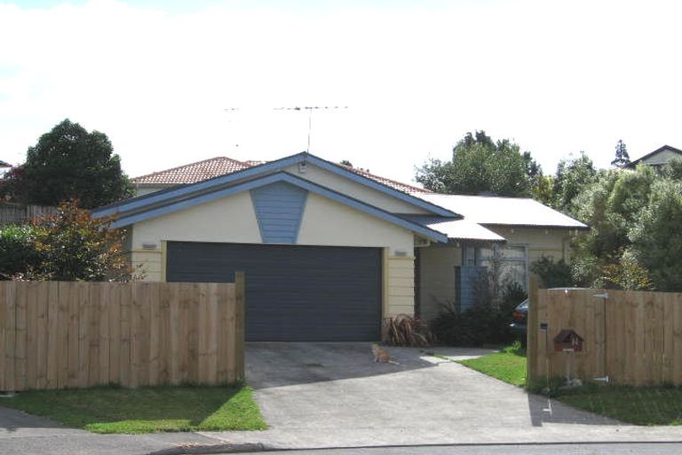 Photo of property in 14 Clarion Place, Glendene, Auckland, 0602