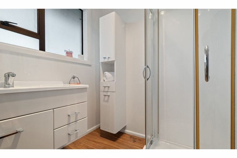 Photo of property in 11 Garvins Road, Hornby, Christchurch, 8042