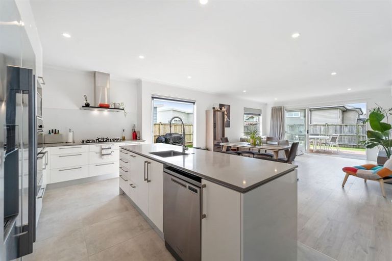 Photo of property in 21 Tyler Davies Drive, Red Beach, 0932