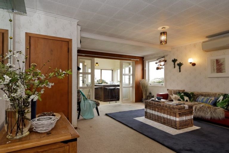 Photo of property in 69 Cornwallis Road, Cornwallis, Auckland, 0604