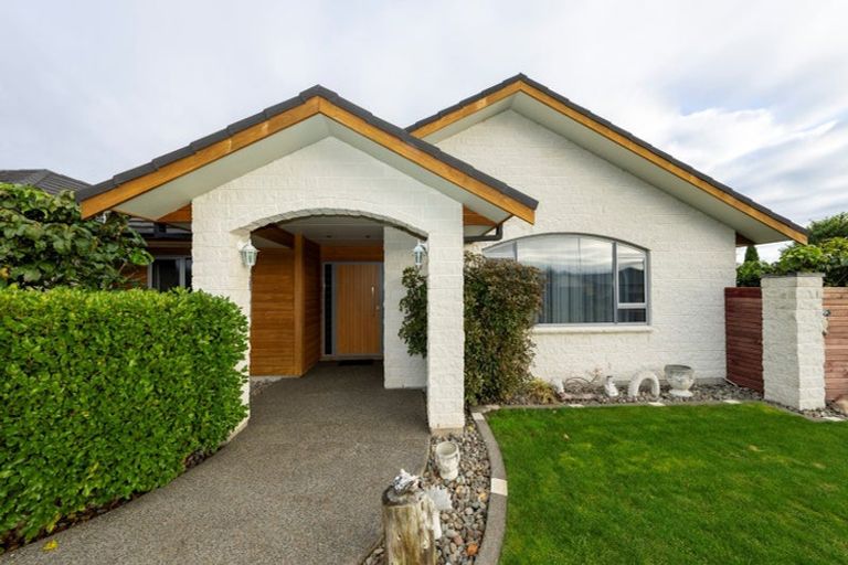 Photo of property in 7 Barry Curtis Place, Levin, 5510