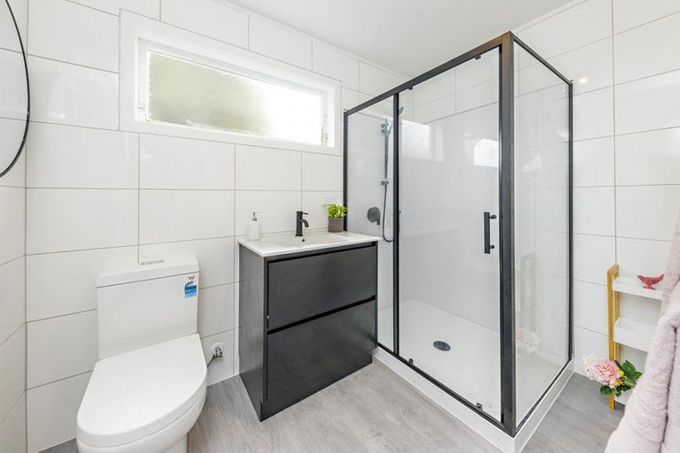 Photo of property in 6 Brouder Place, Hillpark, Auckland, 2102