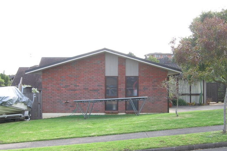 Photo of property in 10 Mark Edward Drive, Half Moon Bay, Auckland, 2012