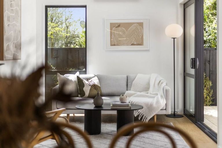 Photo of property in 5c Hillcrest Avenue, Hillcrest, Auckland, 0627