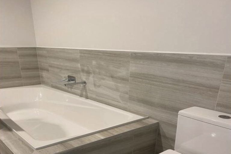 Photo of property in 33 Peihana Road, Hobsonville, Auckland, 0616