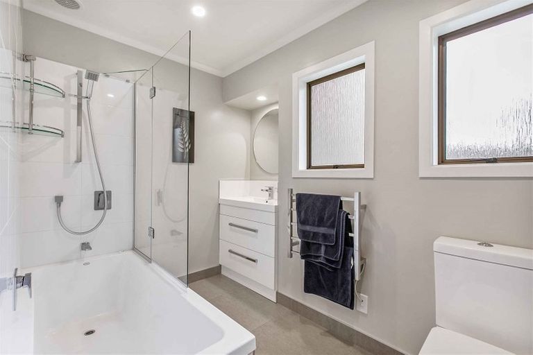 Photo of property in 1/40 Becroft Drive, Forrest Hill, Auckland, 0620