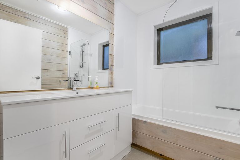 Photo of property in 22 Calluna Crescent, Totara Heights, Auckland, 2105