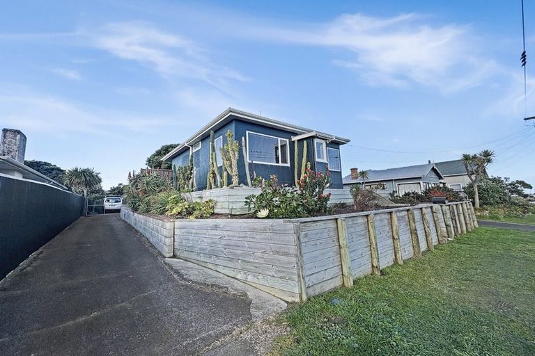 Photo of property in 32 Matai Street, Castlecliff, Whanganui, 4501