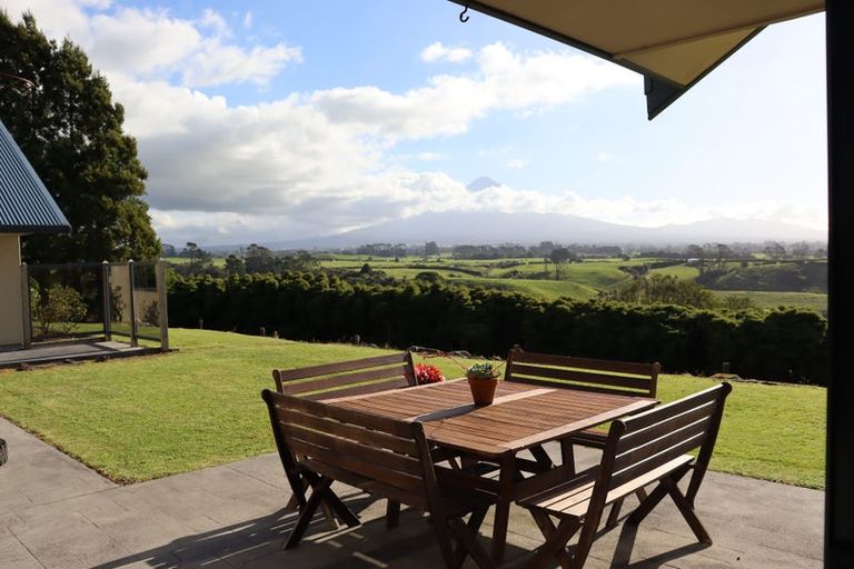 Photo of property in 311 Croydon Road, Midhirst, Stratford, 4394