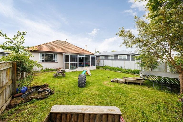 Photo of property in 32 Haydon Street, Roslyn, Palmerston North, 4414
