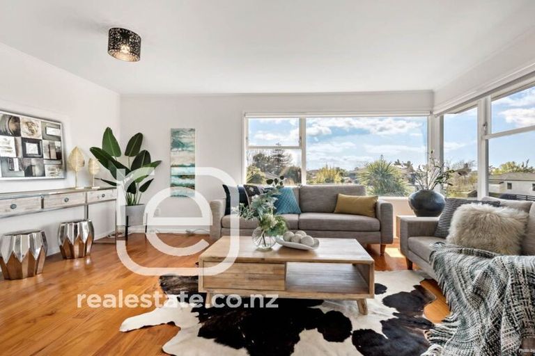 Photo of property in 84 Glamorgan Drive, Torbay, Auckland, 0630