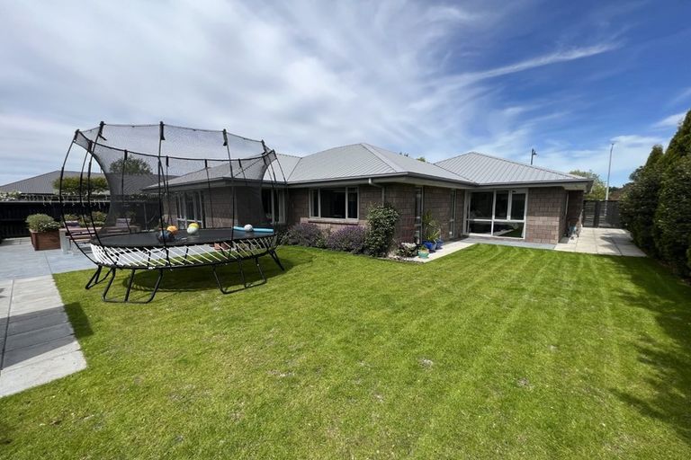 Photo of property in 14 Bernice Crescent, Yaldhurst, Christchurch, 8042