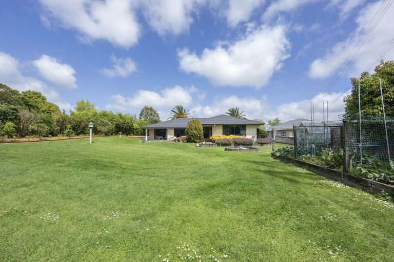 Photo of property in 14 Applemoors Way, Riverhead, 0820