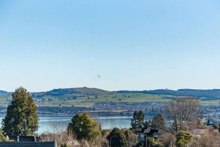 Photo of property in 1/81 Shepherd Road, Waipahihi, Taupo, 3330