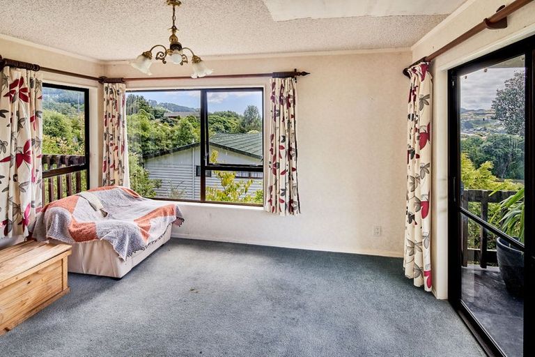 Photo of property in 16 Brasenose Place, Tawa, Wellington, 5028