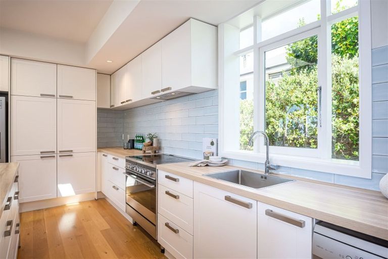 Photo of property in 52 Saint Andrews Hill Road, Mount Pleasant, Christchurch, 8081