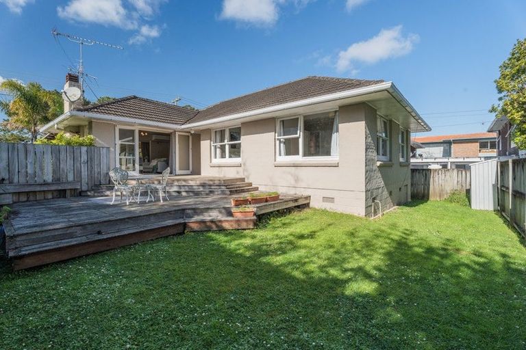 Photo of property in 242 Forrest Hill Road, Forrest Hill, Auckland, 0620