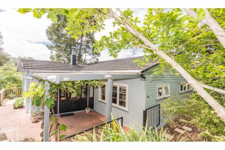 Photo of property in 84 Otitori Bay Road, Titirangi, Auckland, 0604