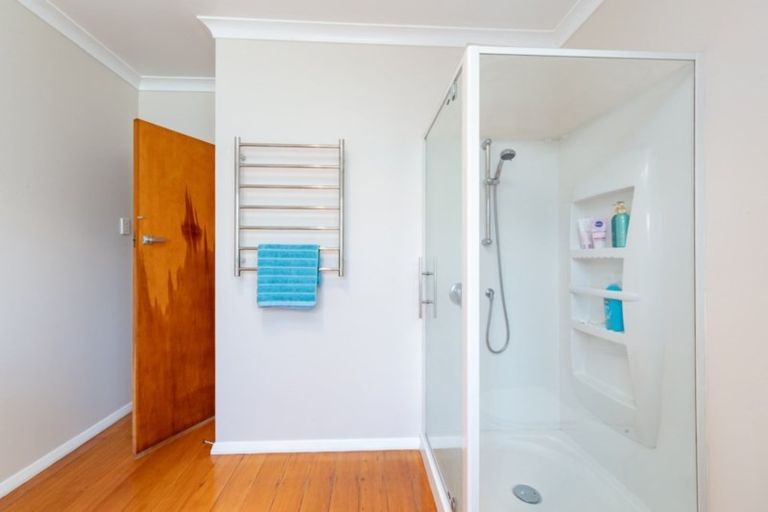 Photo of property in 19 Oxford Crescent, Ebdentown, Upper Hutt, 5018