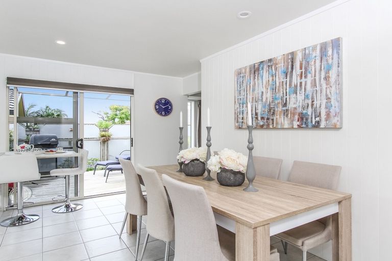 Photo of property in 14 Bridgehead Cove, West Harbour, Auckland, 0618