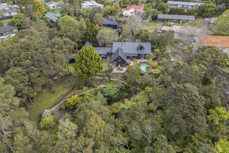Photo of property in 43 West Lynn Road, Titirangi, Auckland, 0604