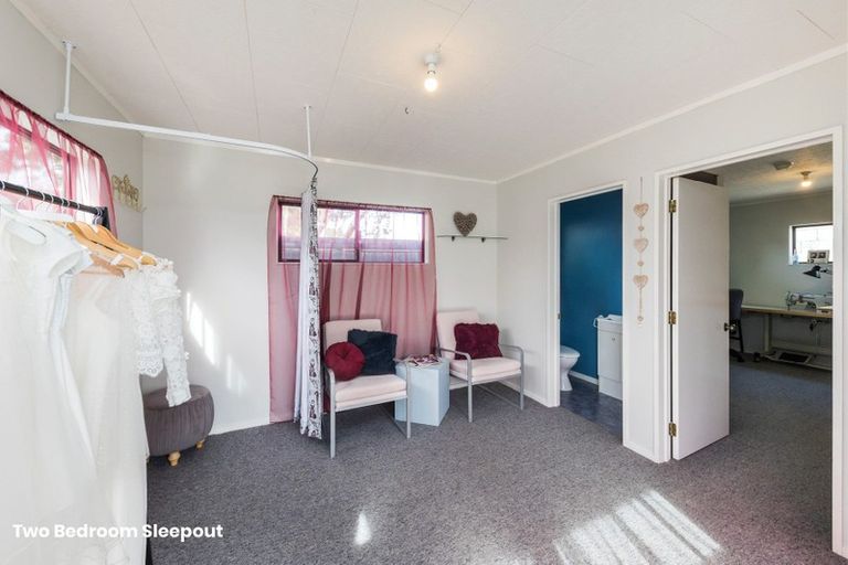Photo of property in 6 Willowstream Grove, Cloverlea, Palmerston North, 4412