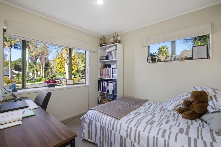 Photo of property in 65 The Glade South, Pukekohe, 2120