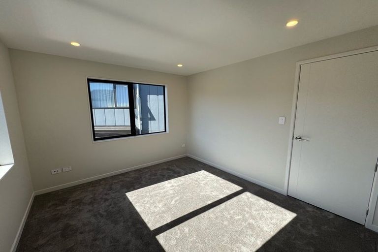 Photo of property in 22 Pohewa Road, Silverdale, 0932