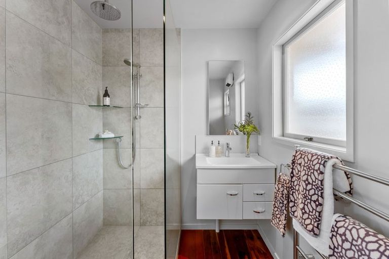 Photo of property in 1/30 Montgomery Avenue, Rothesay Bay, Auckland, 0630