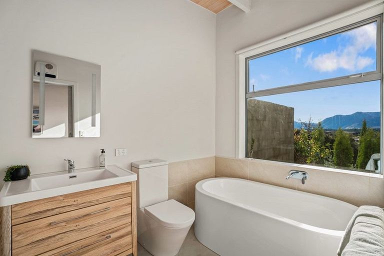 Photo of property in 18 Hidden Hills Drive, Wanaka, 9305