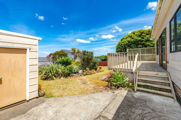 Photo of property in 13 Okiwa Terrace, Waiinu Beach, Whanganui, 4588