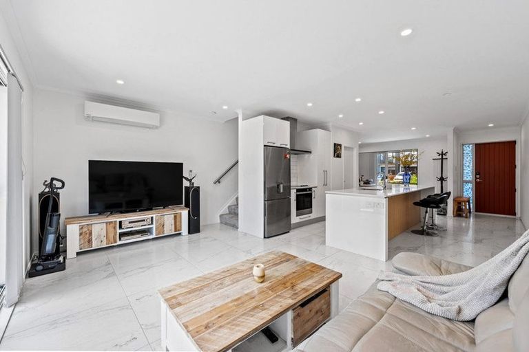 Photo of property in 53 Glidepath Road, Hobsonville, Auckland, 0616