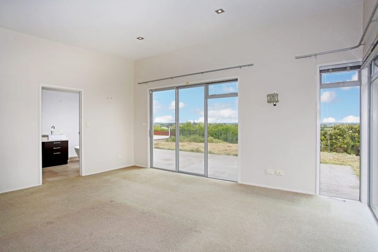 Photo of property in 58 Old Barn Road, Opaheke, Papakura, 2584