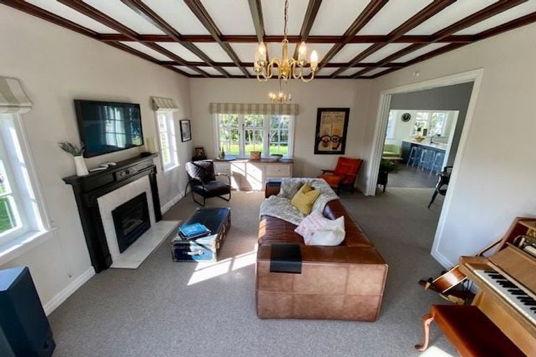 Photo of property in 15 Trelissick Crescent, Ngaio, Wellington, 6035