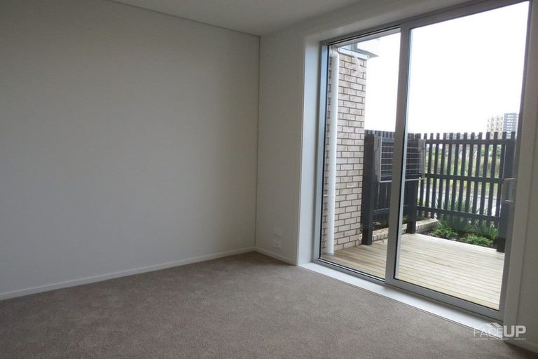 Photo of property in 21 Ceramic Lane, New Lynn, Auckland, 0600