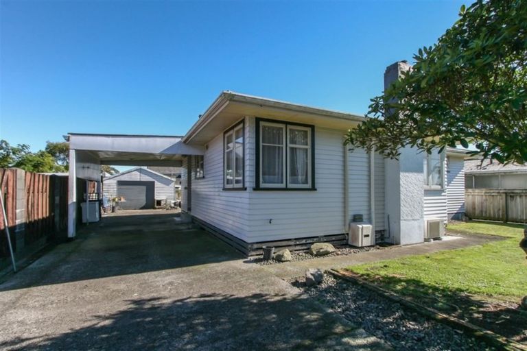 Photo of property in 12 Nikau Street, Inglewood, 4330