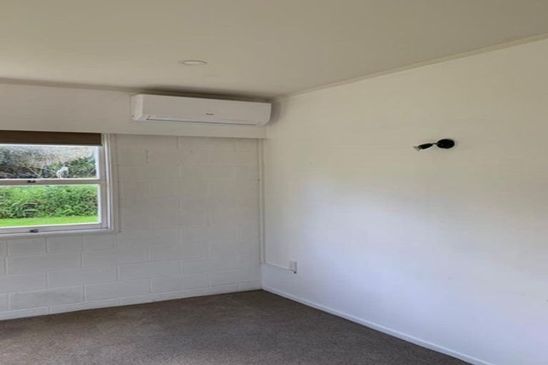 Photo of property in 12 Garmons Way, Castor Bay, Auckland, 0620