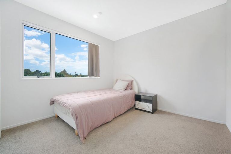 Photo of property in 33b Riverhills Avenue, Pakuranga Heights, Auckland, 2010
